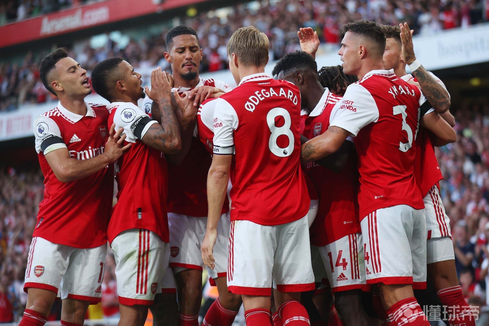 男子冰壶：中国5-2复仇菲律宾，三连胜稳居榜首，剑指冬奥（男子冰壶：中国5-2力克菲律宾，豪取三连胜领跑榜单，冲击冬奥）